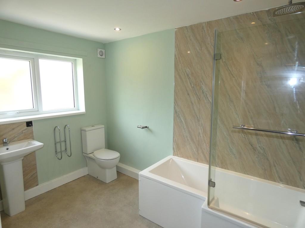 En Suite to Master Bedroom