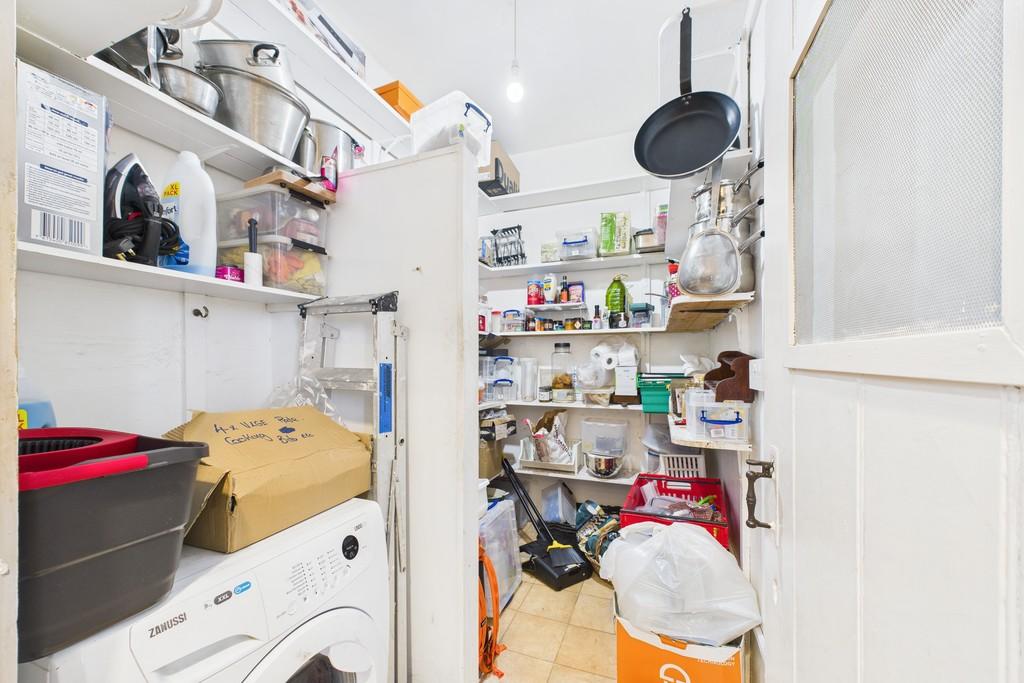 Walk in pantry