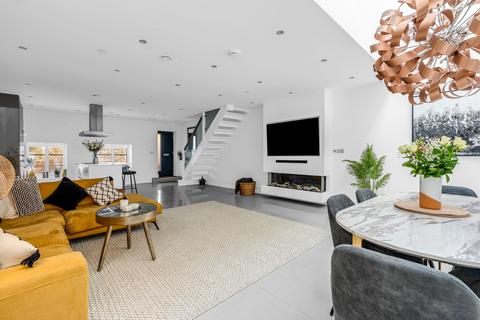 3 bedroom terraced house for sale, Malthouse Mews, Ware SG12