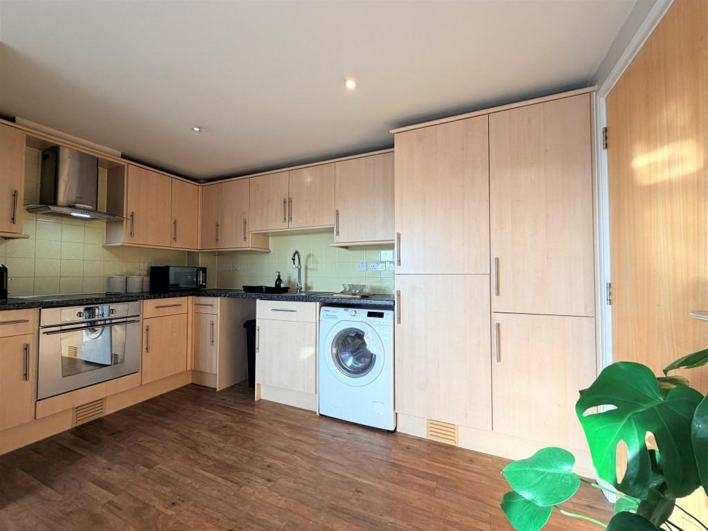 Lounge kitchen diner3