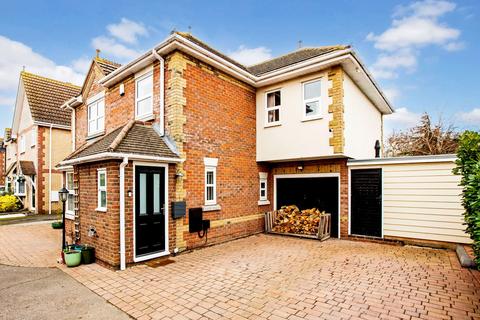 4 bedroom detached house for sale, Wheatfields, Rochford SS4