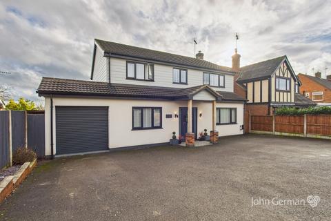 4 bedroom detached house for sale, Holly Road, Uttoxeter