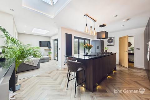 4 bedroom detached house for sale, Holly Road, Uttoxeter