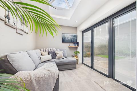 4 bedroom detached house for sale, Holly Road, Uttoxeter