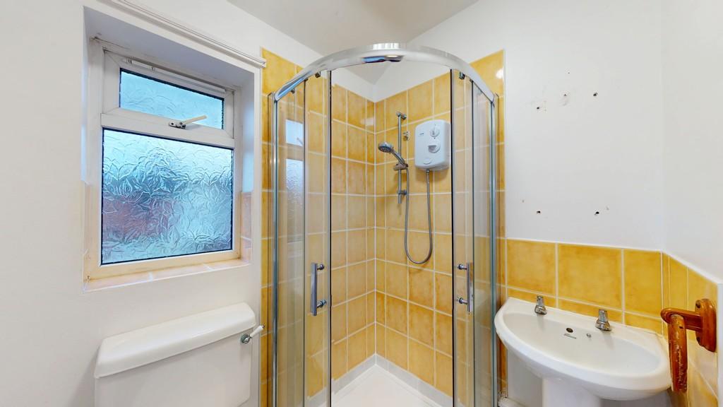 En-suite - Angle 1