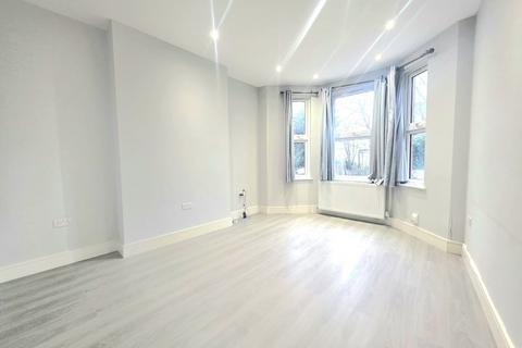 4 bedroom terraced house to rent, Drury Road, Harrow