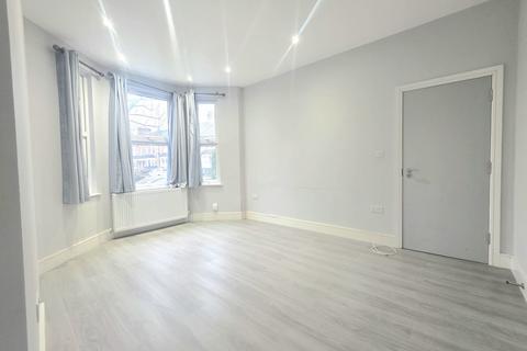 4 bedroom terraced house to rent, Drury Road, Harrow