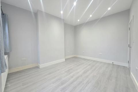 4 bedroom terraced house to rent, Drury Road, Harrow