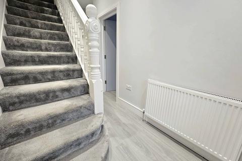 4 bedroom terraced house to rent, Drury Road, Harrow