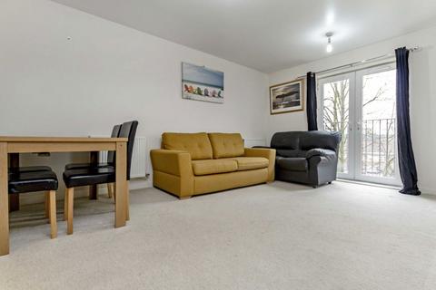 2 bedroom flat to rent, Academy Place, Isleworth TW7