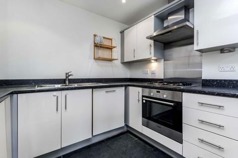 2 bedroom flat to rent, Academy Place, Isleworth TW7