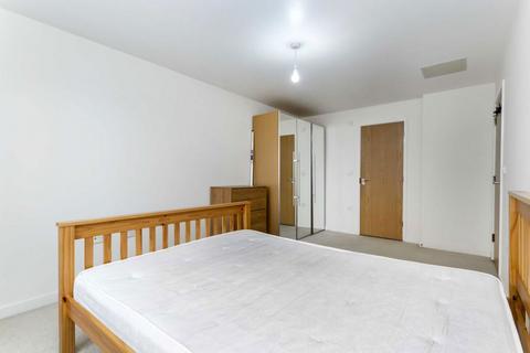 2 bedroom flat to rent, Academy Place, Isleworth TW7