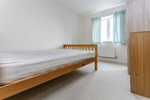 2 bedroom flat to rent, Academy Place, Isleworth TW7