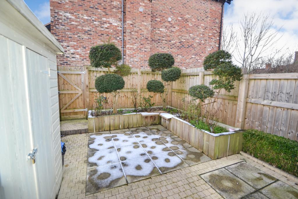 Rear Patio Garden