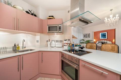1 bedroom apartment to rent, Kingfisher House, Battersea Reach