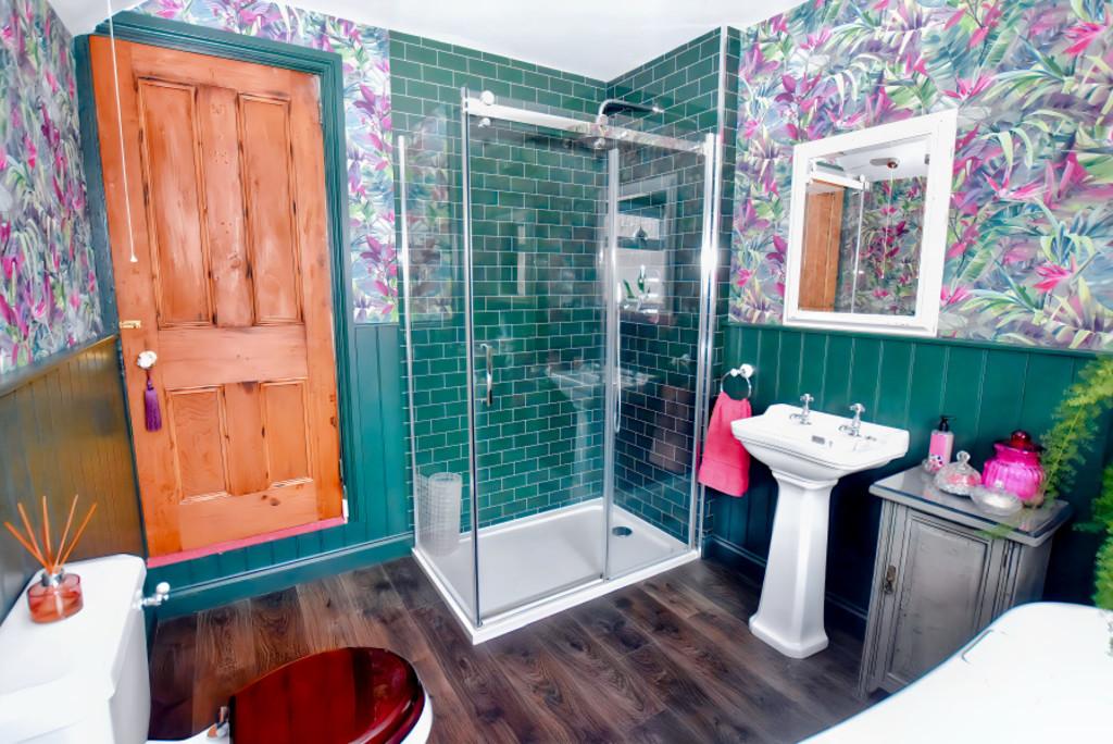 Bathroom 1c