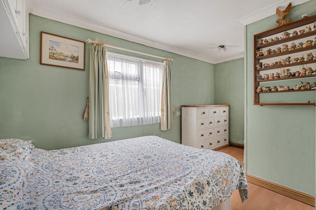 Bedroom 2 (2)
