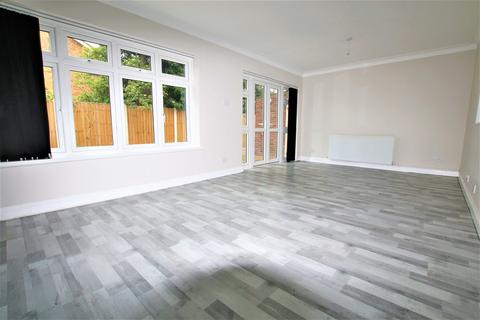 3 bedroom semi-detached house for sale, Colnbrook