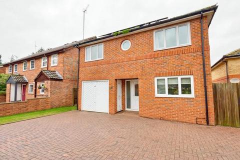 undefined, Droitwich Close, Bracknell RG12