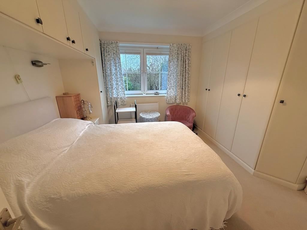 17 Barton Court Bed1 1