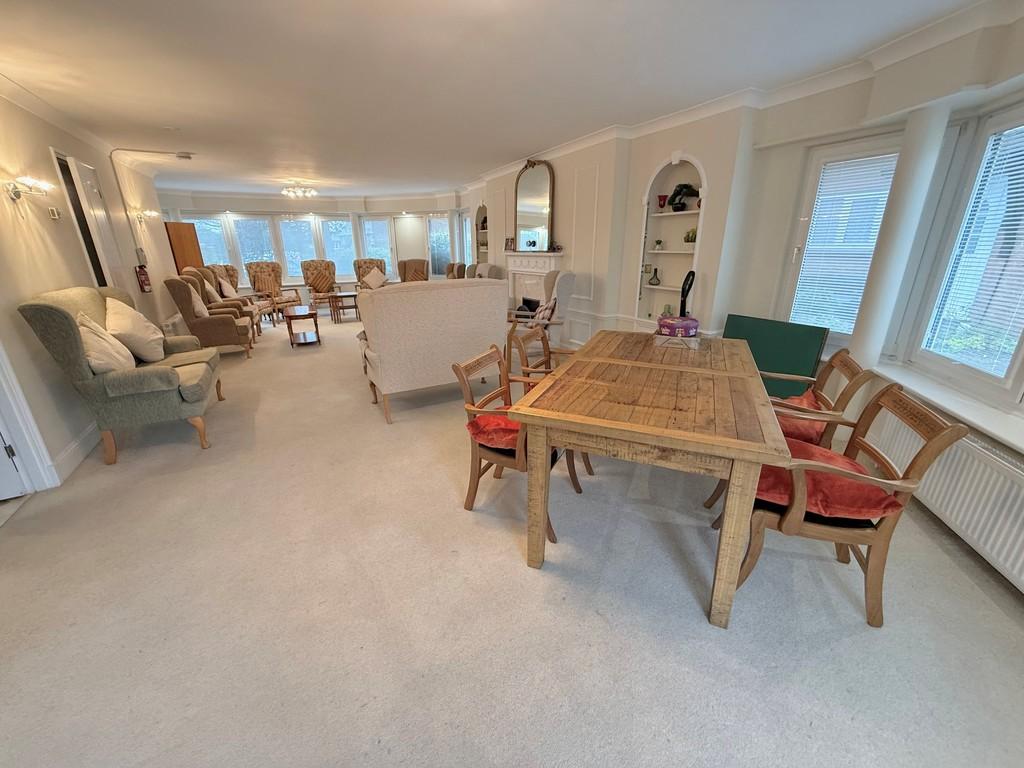 17 Barton Court Residents Lounge3