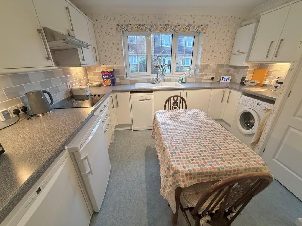 17 Barton Court Kitchen 1