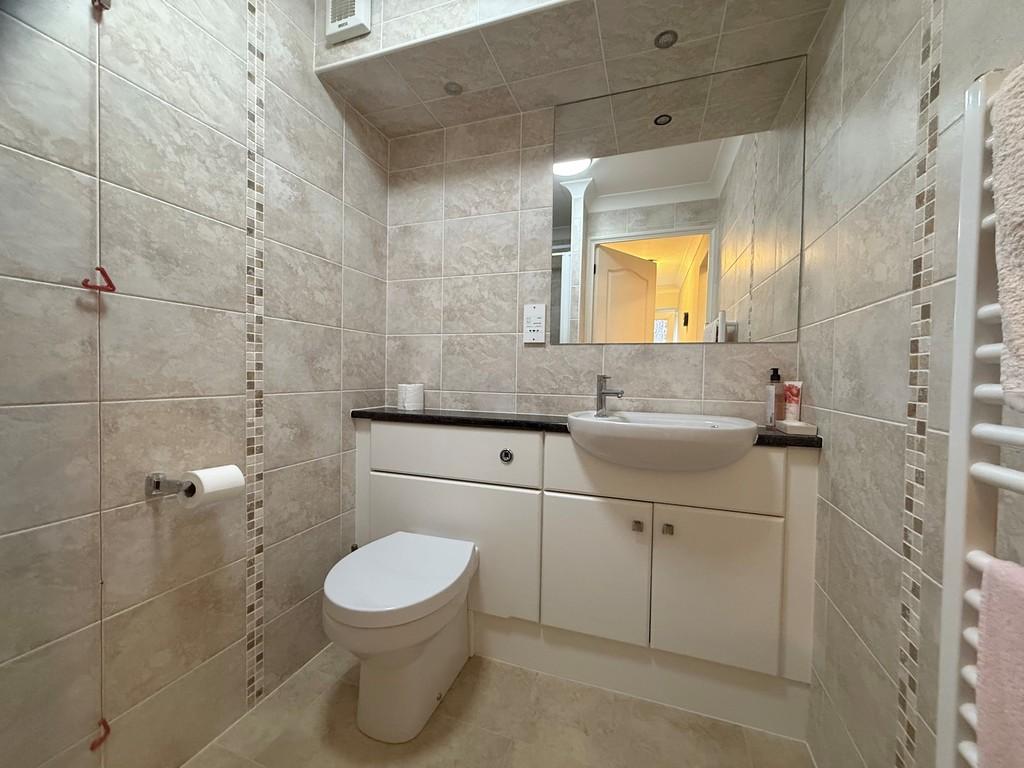 17 Barton Court Shower Room
