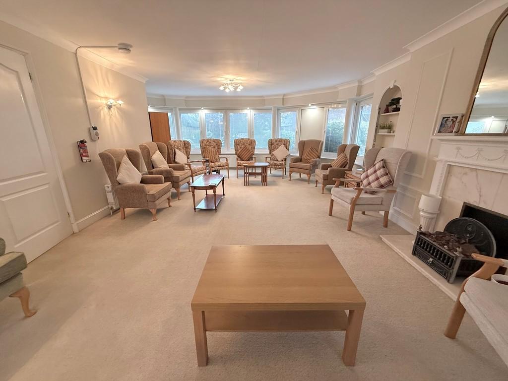 17 Barton Court Resident Lounge