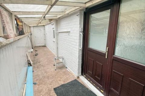 2 bedroom semi-detached house to rent, Bankwell Street, Brierley Hill DY5