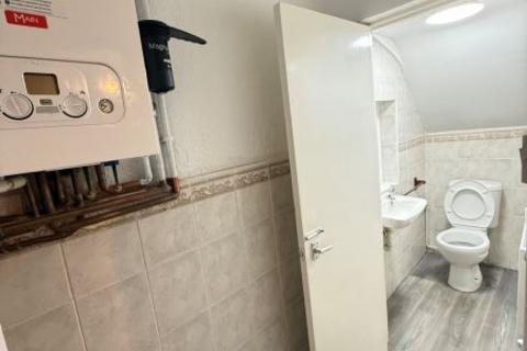 2 bedroom semi-detached house to rent, Bankwell Street, Brierley Hill DY5