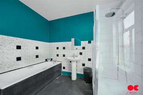 3 bedroom end of terrace house for sale, St. Albans Road, Seven Kings IG3