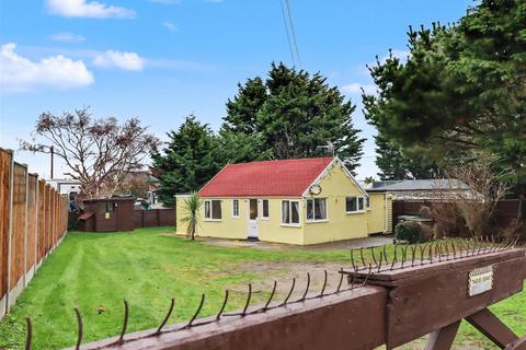 1 bedroom detached bungalow for sale, Newport, Great Yarmouth NR29