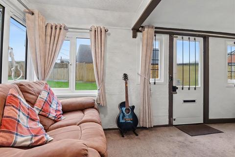 1 bedroom detached bungalow for sale, Newport, Great Yarmouth NR29
