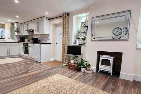 2 bedroom end of terrace house for sale, Manor Road, Brackley