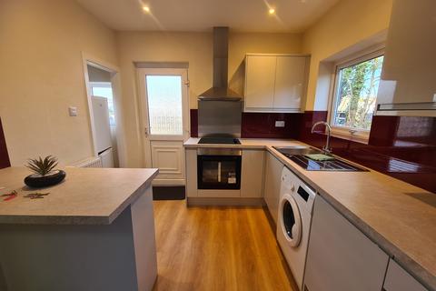 3 bedroom semi-detached house to rent, Newlands Avenue, Lancaster, LA1