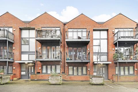 2 bedroom apartment for sale, Leverton Close, Wood Green N22