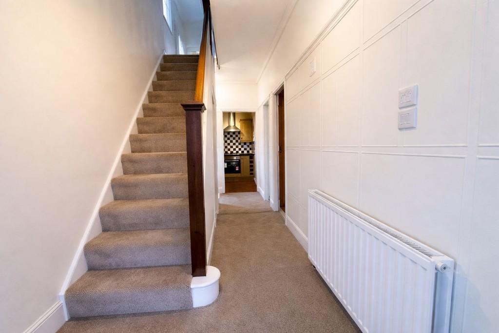 Fornt entrance hallway