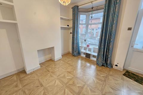 3 bedroom terraced house to rent, Ellis Avenue, Belgrave, Leicester LE4