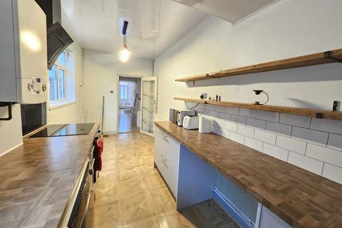 3 bedroom terraced house to rent, Ellis Avenue, Belgrave, Leicester LE4