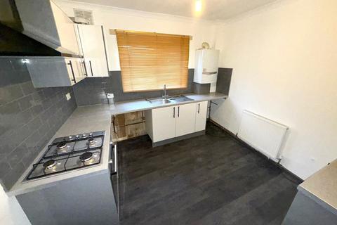 3 bedroom apartment to rent, Farnham Road, Slough