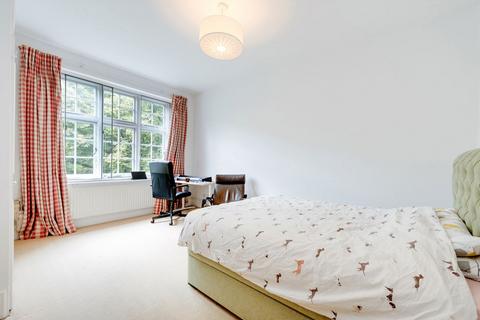 3 bedroom flat to rent, Clifton Court, London NW8