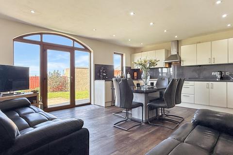 4 bedroom terraced house for sale, Calcots Road, Elgin