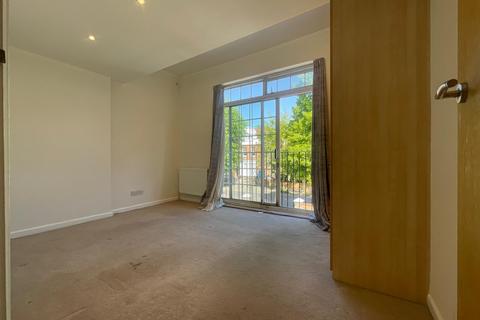2 bedroom flat to rent, The Avenue, London W13