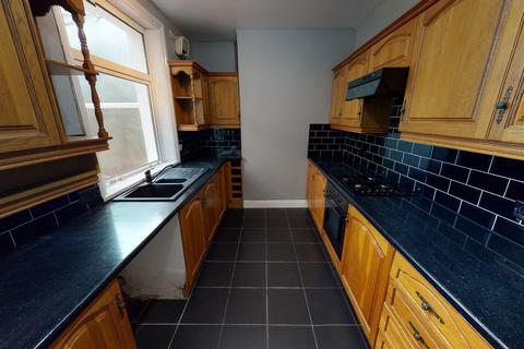 3 bedroom semi-detached house to rent, Church Street, West Yorkshire WF16