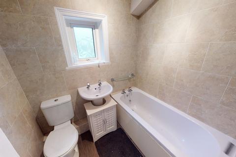 3 bedroom semi-detached house to rent, Church Street, West Yorkshire WF16