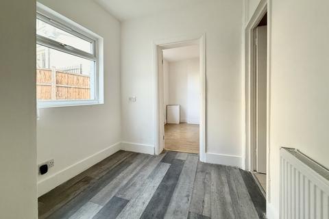 2 bedroom ground floor maisonette for sale, Lancaster Road, South Norwood