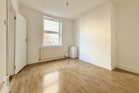 2 bedroom ground floor maisonette for sale, Lancaster Road, South Norwood