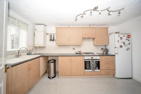 3 bedroom house to rent, Sandleford Drive, Elstow, Bedford, MK42