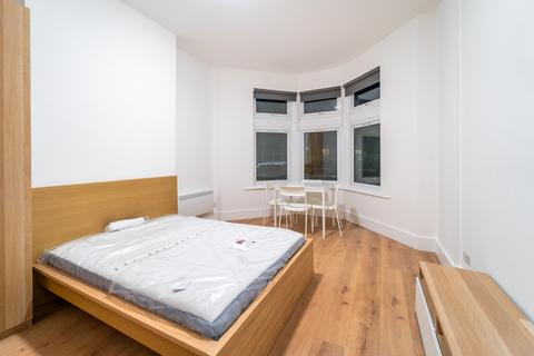 Studio to rent, Woodlands Park Road, Turnpike Lane, London