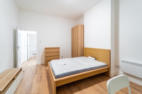 Studio to rent, Woodlands Park Road, Turnpike Lane, London